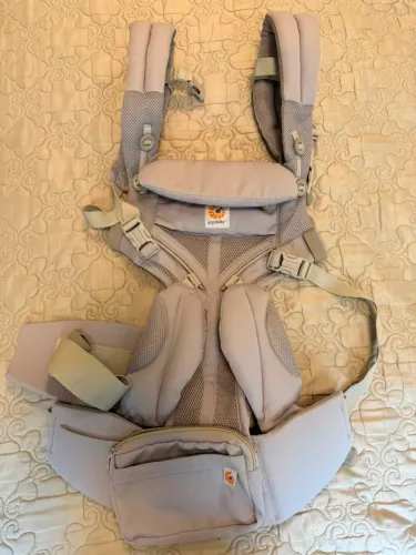 Vendo ergobaby original. Pouco uso.