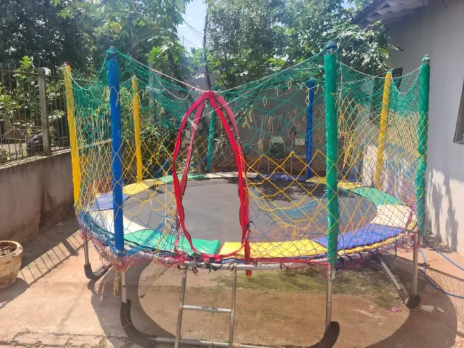 Vende-se Cama elástica 3x3 metros