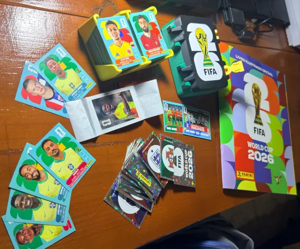 400 Figurinhas ORIGINAIS Sem Repetição + Álbum GRÁTIS + Caixinha GRÁTIS