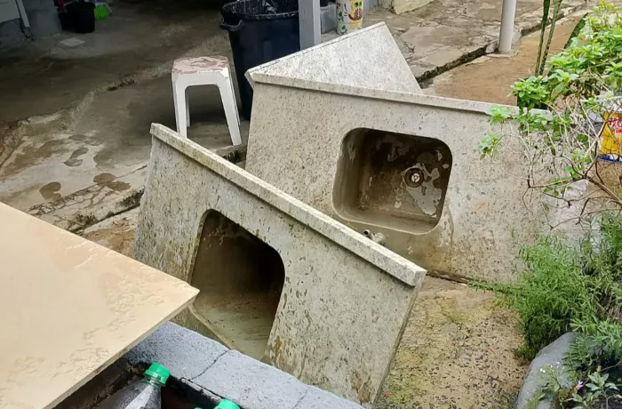 Pias em granito com cuba de aço inox