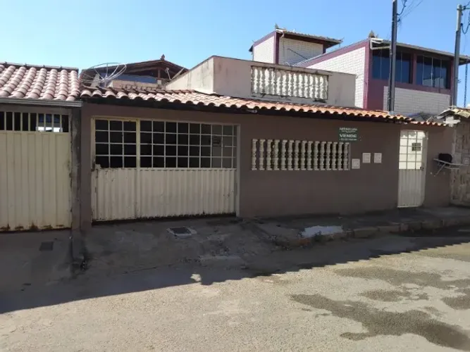 Excelente imóvel composto por 03 residências em Carmópolis de Minas/MG.