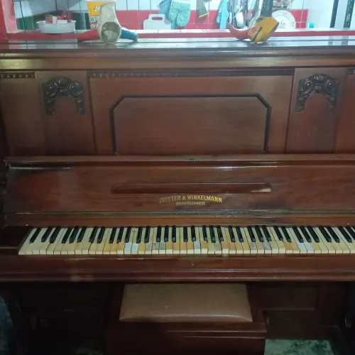 Piano usado quebrado