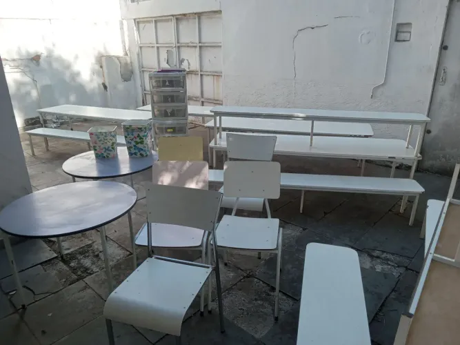 Vendo lote de móveis e itens escolares em bom estado. Vide descrição.  *preço simbólico 