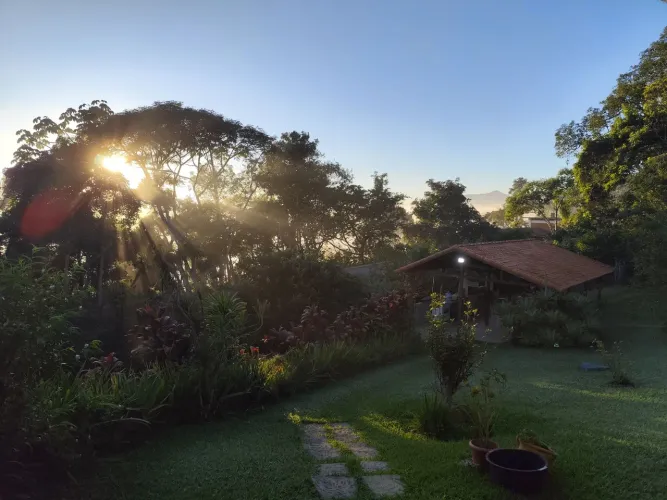 Oportunidade Teresópolis, Excelente sítio com casa excelente, 6 q, 3 salões com lareira..