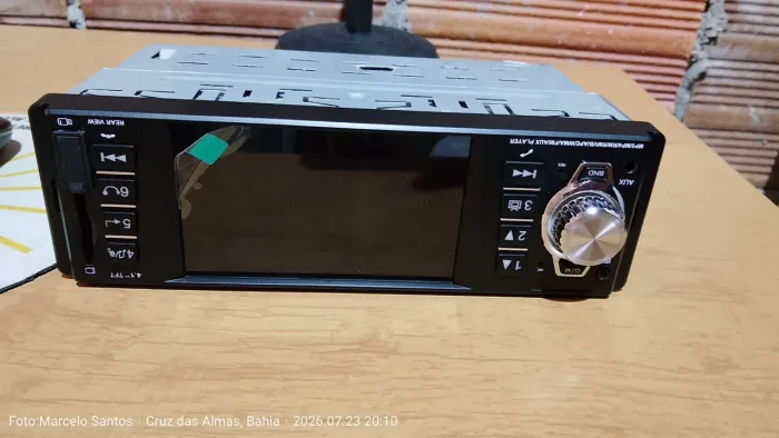 Rádio automotivo com tela colorida