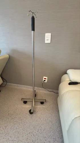 Suporte para soro / soroterapia 