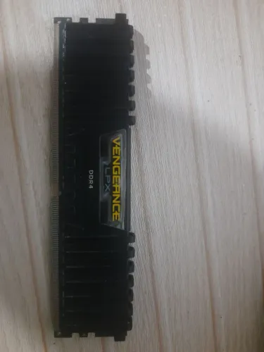 Memória Corsair Vengeance LPX, 8GB, 2400MHz, DDR4, CL16