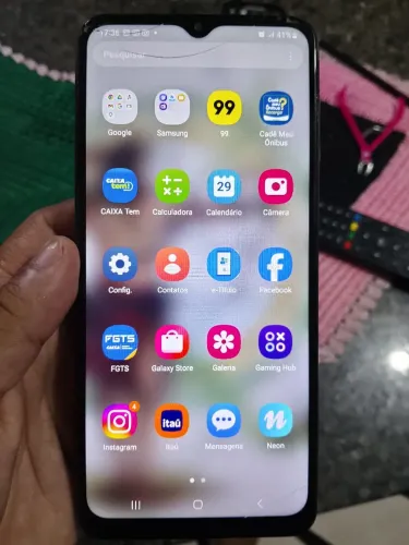 Celular Galaxy A12 com dois trincos WiFi não está pegando únicos problemas somente chip 