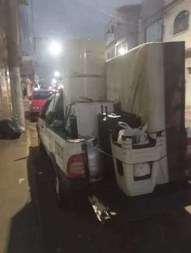 Faço pequenos frete na região da grande vitória.