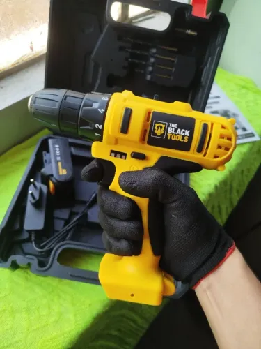 KIT Parafusadeira/Furadeira Sem Fio The Black Tools TB-12E 12V + Jogo de Soquetes 40 Peças