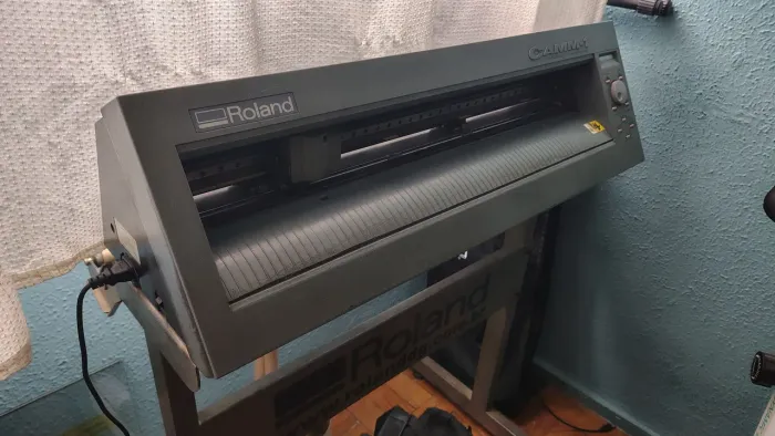 Plotter Recorte Roland CAMM-1<br><br>Funcionando.<br>Tem faquinha de corte e cabos.<br>Suporte