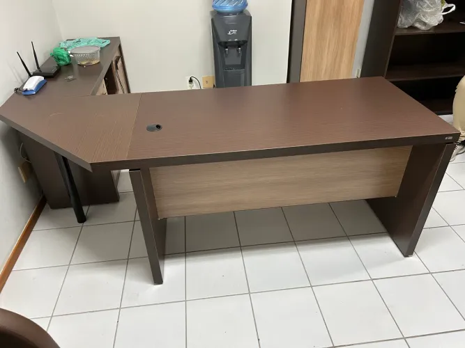 Mesa de trabalho MDF Castanho/noce 1,36 x 0,70 x 0,75m 