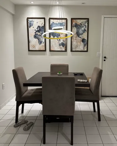 Mesa de jantar com cadeiras