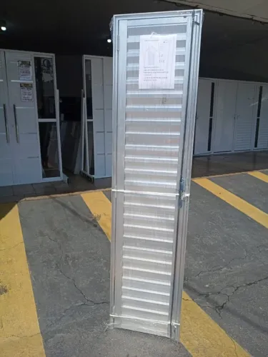 PROMOÇÃO!! PORTA DE ALUMINIO 2.10x50 VENEZIANA