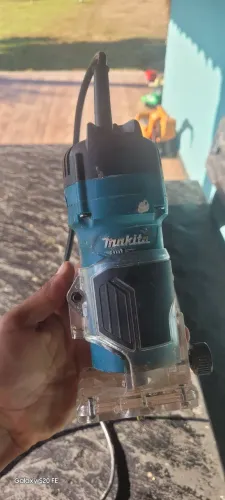 Tupia manual 530 watts com pinça de 6mm makita