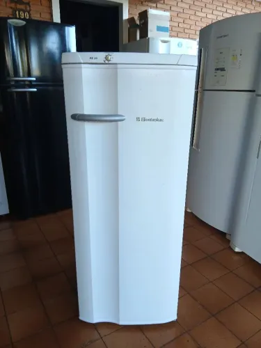 Geladeira Eletrolux 239lts 110V.
