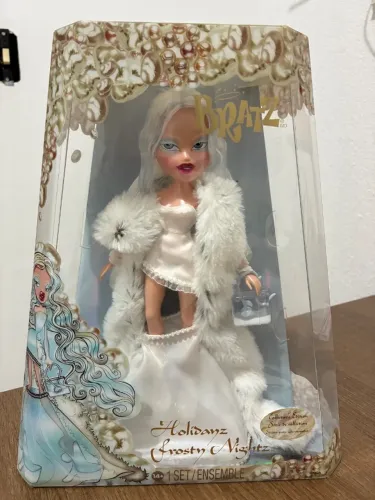 Cloe Bratz Holidayz Frosty Nightz lacrada