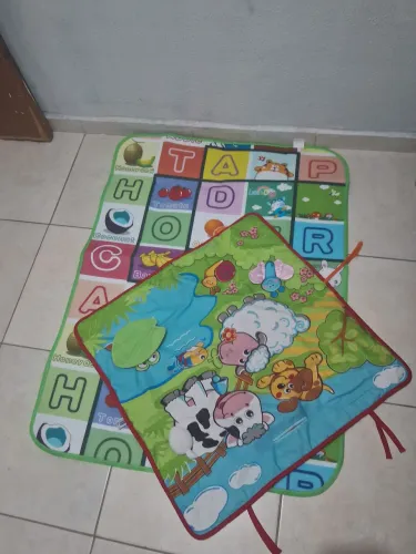 Tapete interativo de criança e bebês