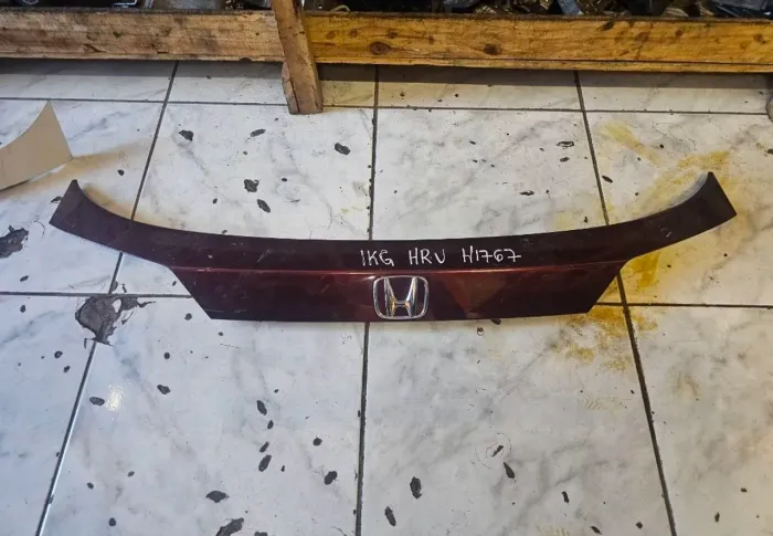 Moldura da tampa traseira Hrv 2016 a 2021 vinho aplique original