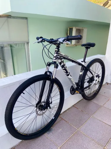 Bicicleta Vzan Spix aro 29 | Shimano Acera | Suspensão Santour