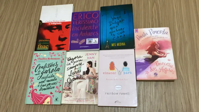 Livros variados para venda em ótimo estado