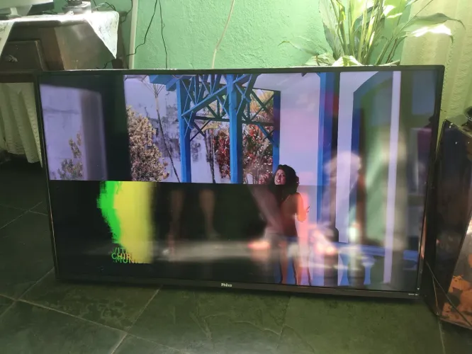Tv Philco 50" - sombra na tela