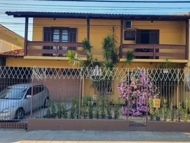 Casa com 4 quartos sendo 2 suítes no Jardim Atlântico