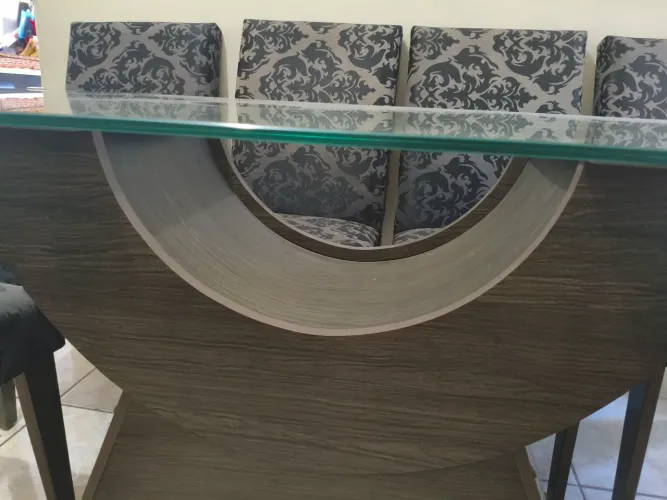 Mesa de tampão de vidro com 6 cadeiras