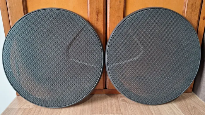 Telas metálicas para falantes de 12"