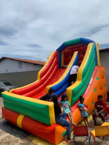 Aluguel de Tobogã Inflável Colorido