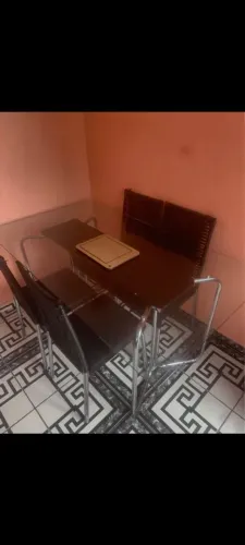 Vendo está mesa de vidro com 4 cadeira interessado entrar em contato pelo zApp: *