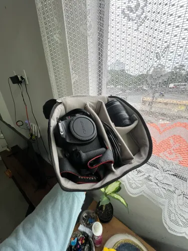 Câmera cânon T7 (apenas corpo)