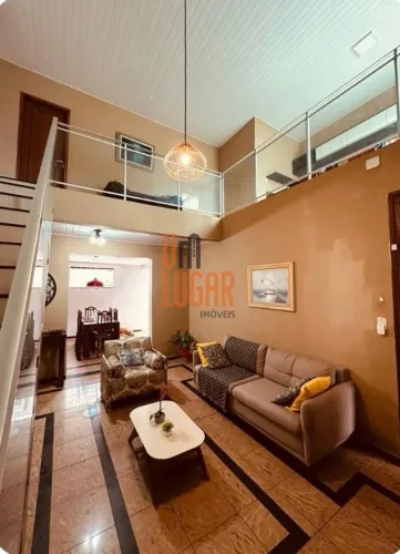 Um Lugar Imóveis vende: Casa com 139m², 4 quartos sendo 3 suítes e no Conj. Medici 2 , Mar