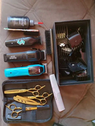 Máquina e acessórios pra corte de cabelos