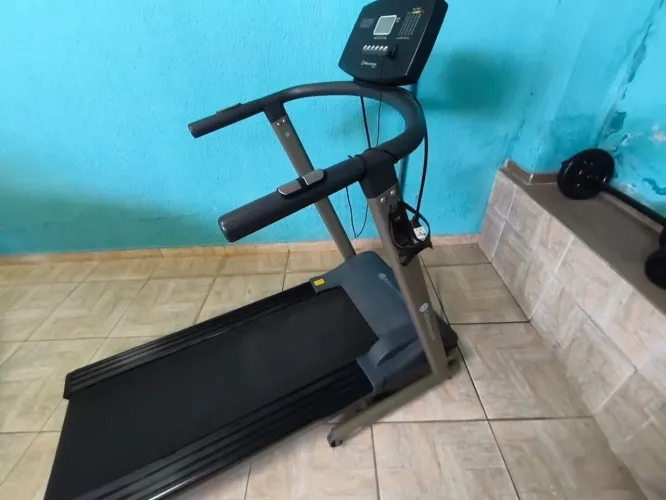 Esteira ergométrica MOVEMENT R3