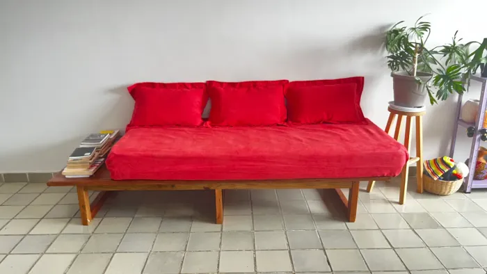 Sofá cama de madeira