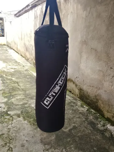 Vende-se saco de pancada