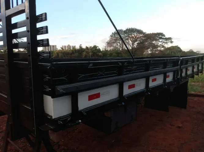 Carroceria de madeira 12 mil