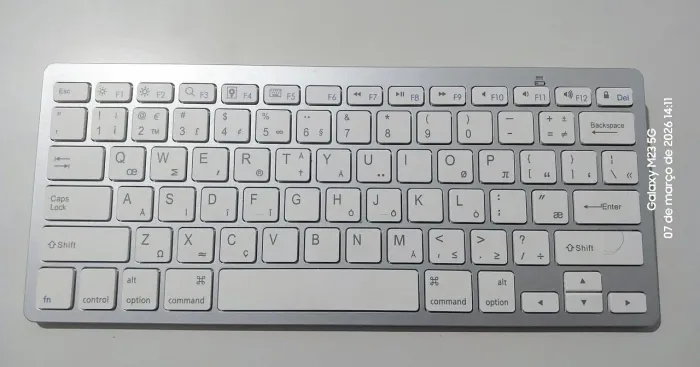 Teclado Bluetooth excelente estado.