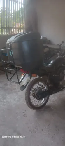 Baú 80 L com suporte para escada