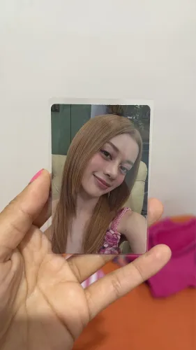 Megan Photocard Oficial Katseye