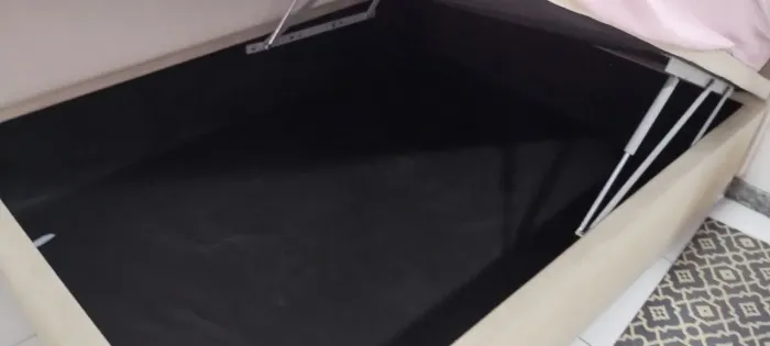 Vendo base cama box com baú casal