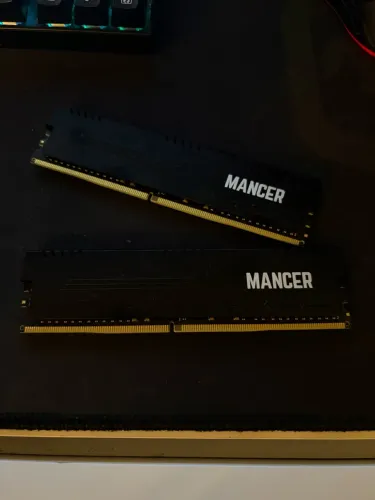 Duas Memoria Ram 8Gb Ddr4 3200hz Com Defeito. (150 cada)