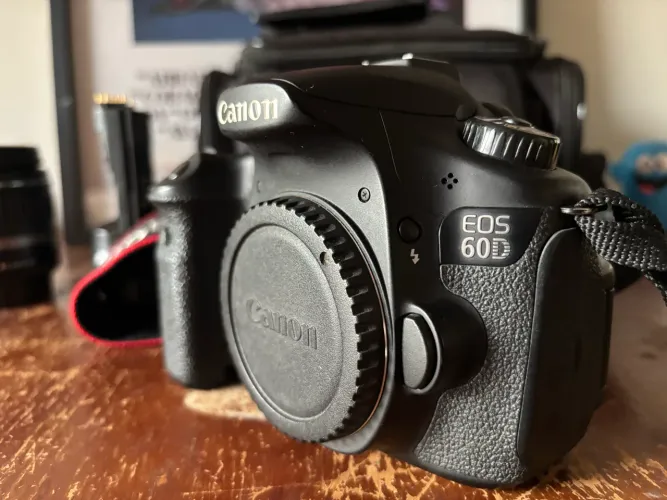 Canon 60D impecável 23K cliques