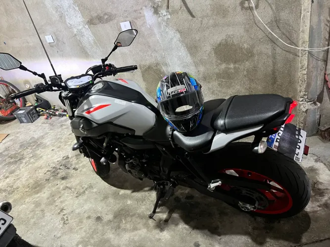 Moto impecável