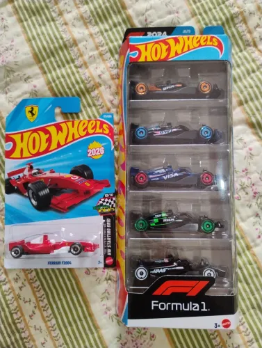 Hot Wheels PAC f1 2024 mais f1 Ferrari f2004.