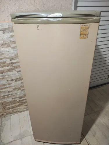 Geladeira Eletrolux 320 litros