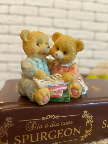 Escultura Casal de Ursinhos Leitores