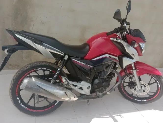 Vendo moto conservada. Aproveite essa oportunidade. Já emplacada.