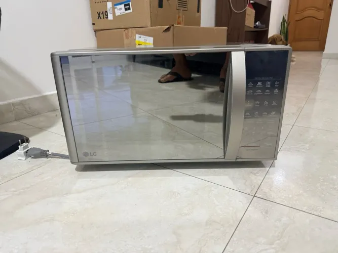 Forno de microondas LG novo